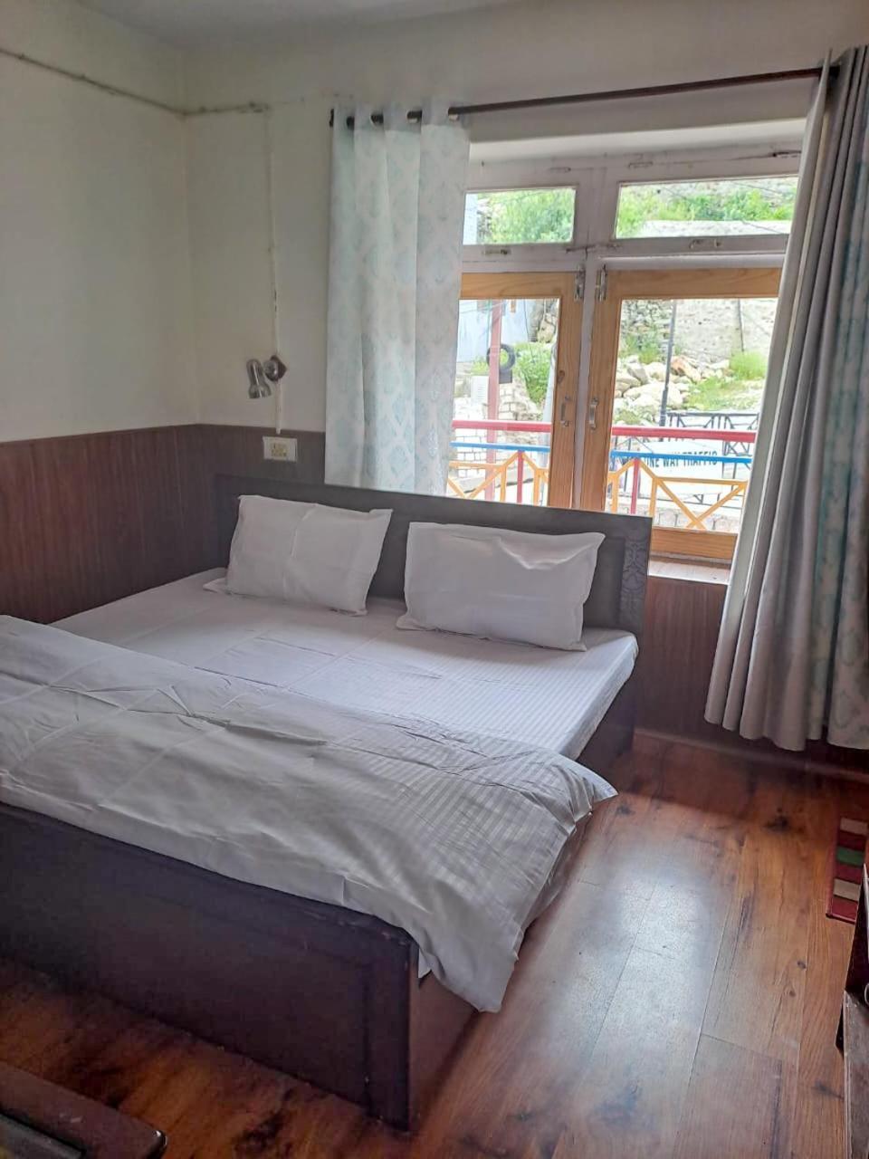 Hotel Gyespa Kyelang Bagian luar foto